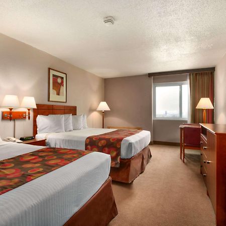 Hotel Ramada By Wyndham Bismarck Esterno foto