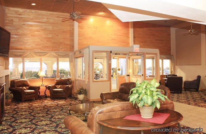 Hotel Ramada By Wyndham Bismarck Interno foto