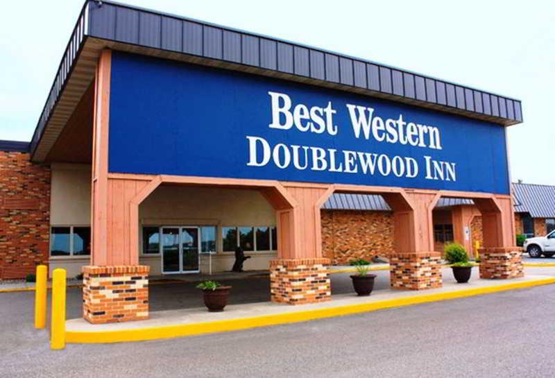 Hotel Ramada By Wyndham Bismarck Esterno foto