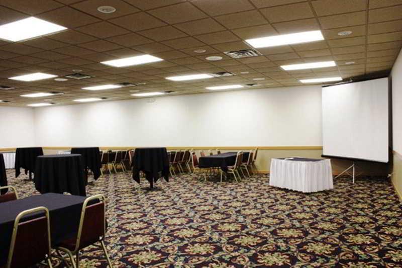 Hotel Ramada By Wyndham Bismarck Esterno foto